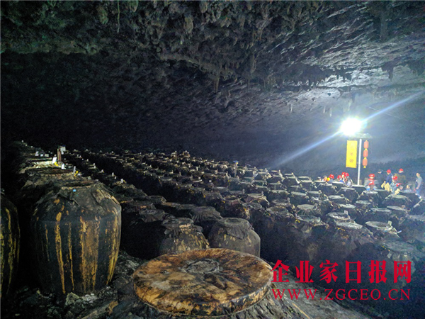 图片10 龟仙洞的中洞储酒区，号称“酒坛兵马俑”.png