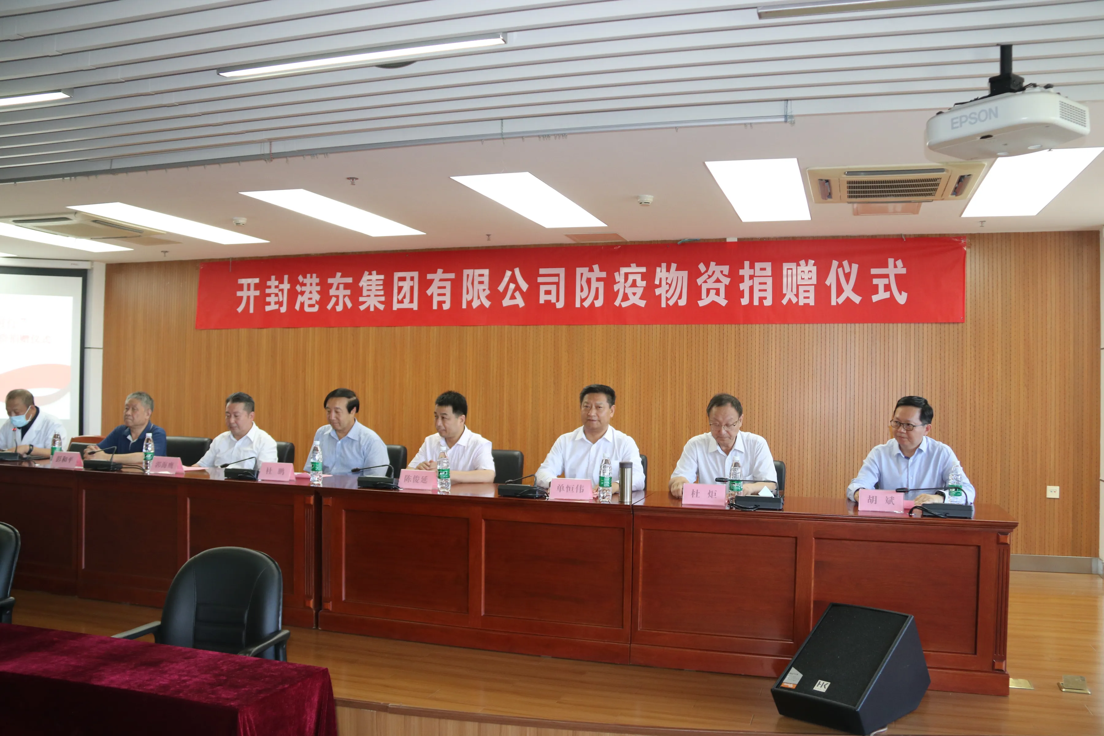 健康相伴爱心同行：开封港东集团向中国人民大学捐赠口罩20万只
