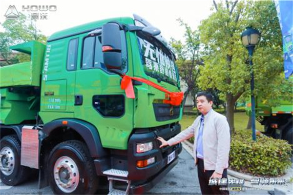 中国重汽第四代豪沃TX自动挡渣土车 3.jpg