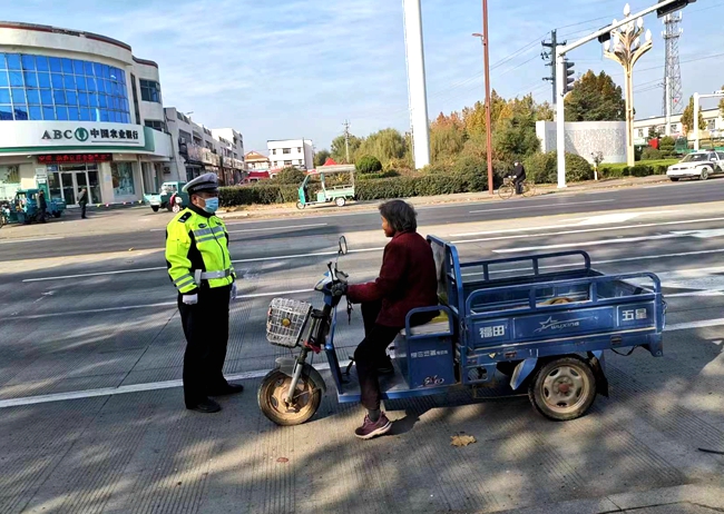 把爱撒向平安交通，用情谱写人生篇章-----记山东省诸城市交通警察曹云峰