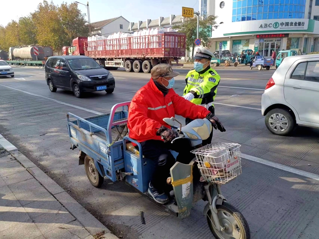 把爱撒向平安交通，用情谱写人生篇章-----记山东省诸城市交通警察曹云峰