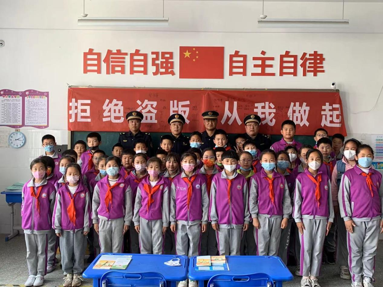 凤台中队开展文化执法“绿书签进校园”宣传活动3.png