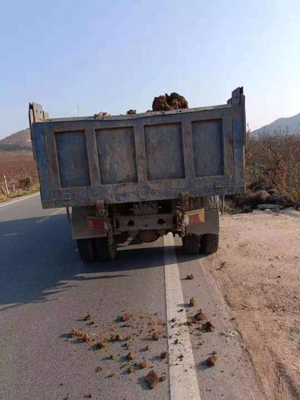 大力推进渣土车 不在土得掉渣1.png