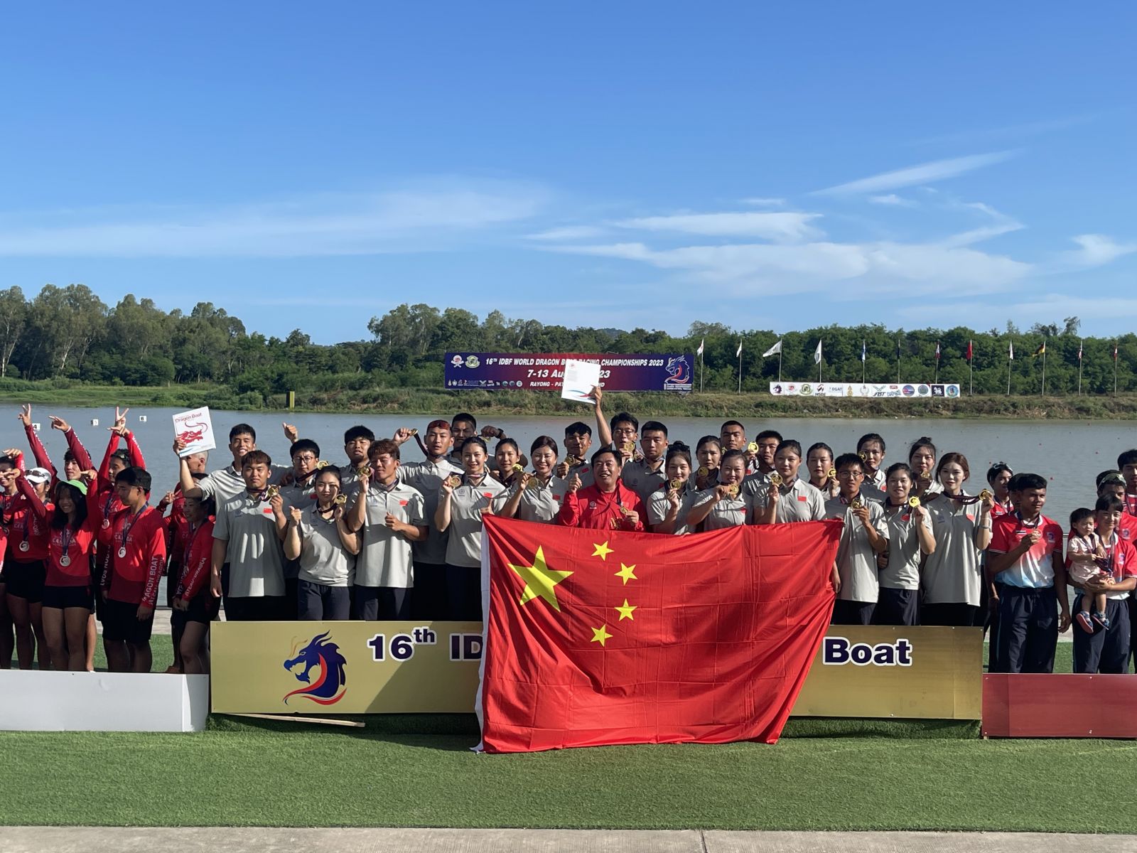 冠军之师赤子心聊城大学龙舟队为国出征勇夺6金1银