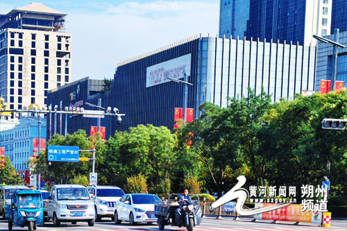 朔州飘扬“中国红” 喜迎国庆氛围浓