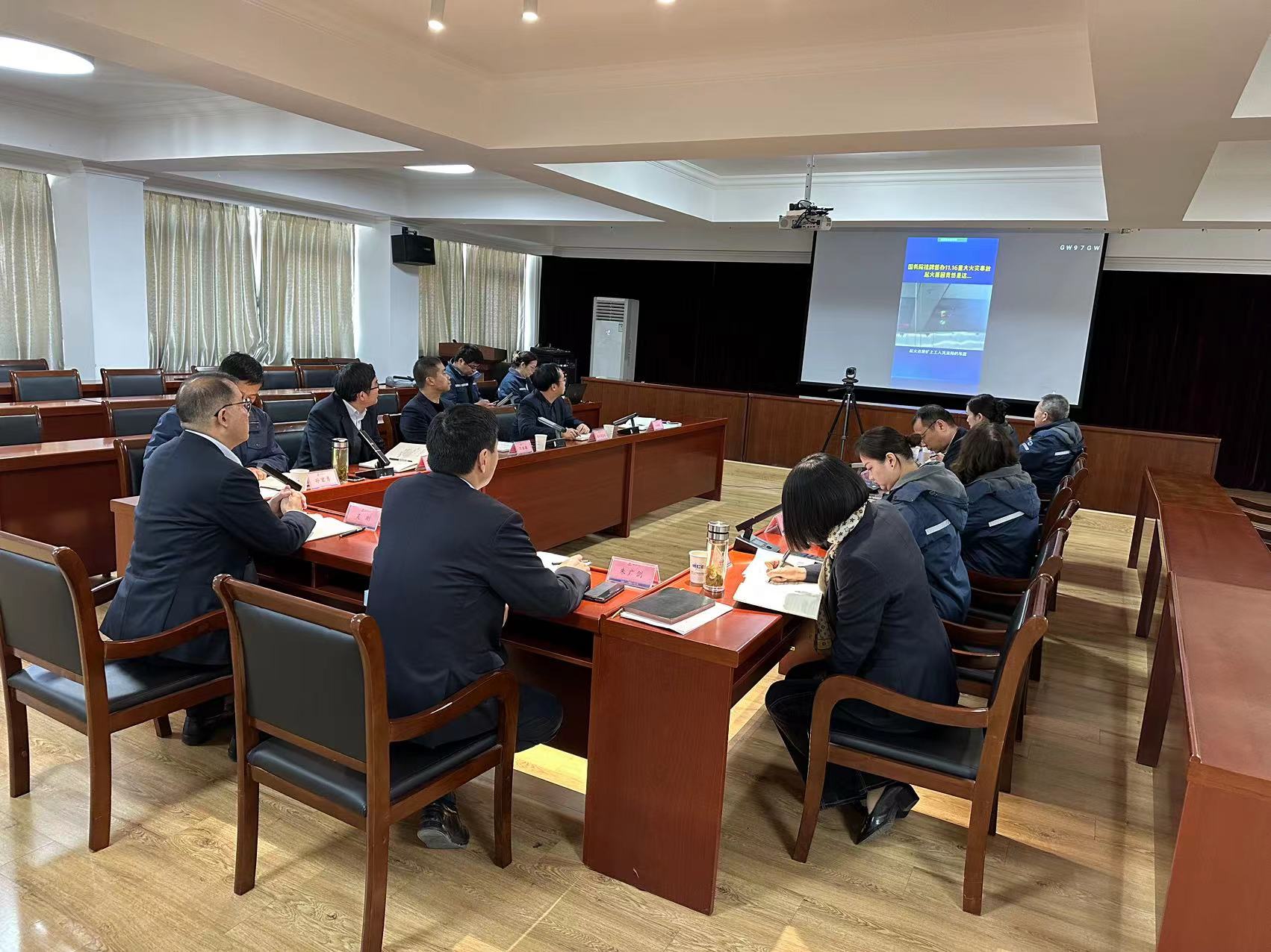十七冶建安分公司组织召开四季度安委会