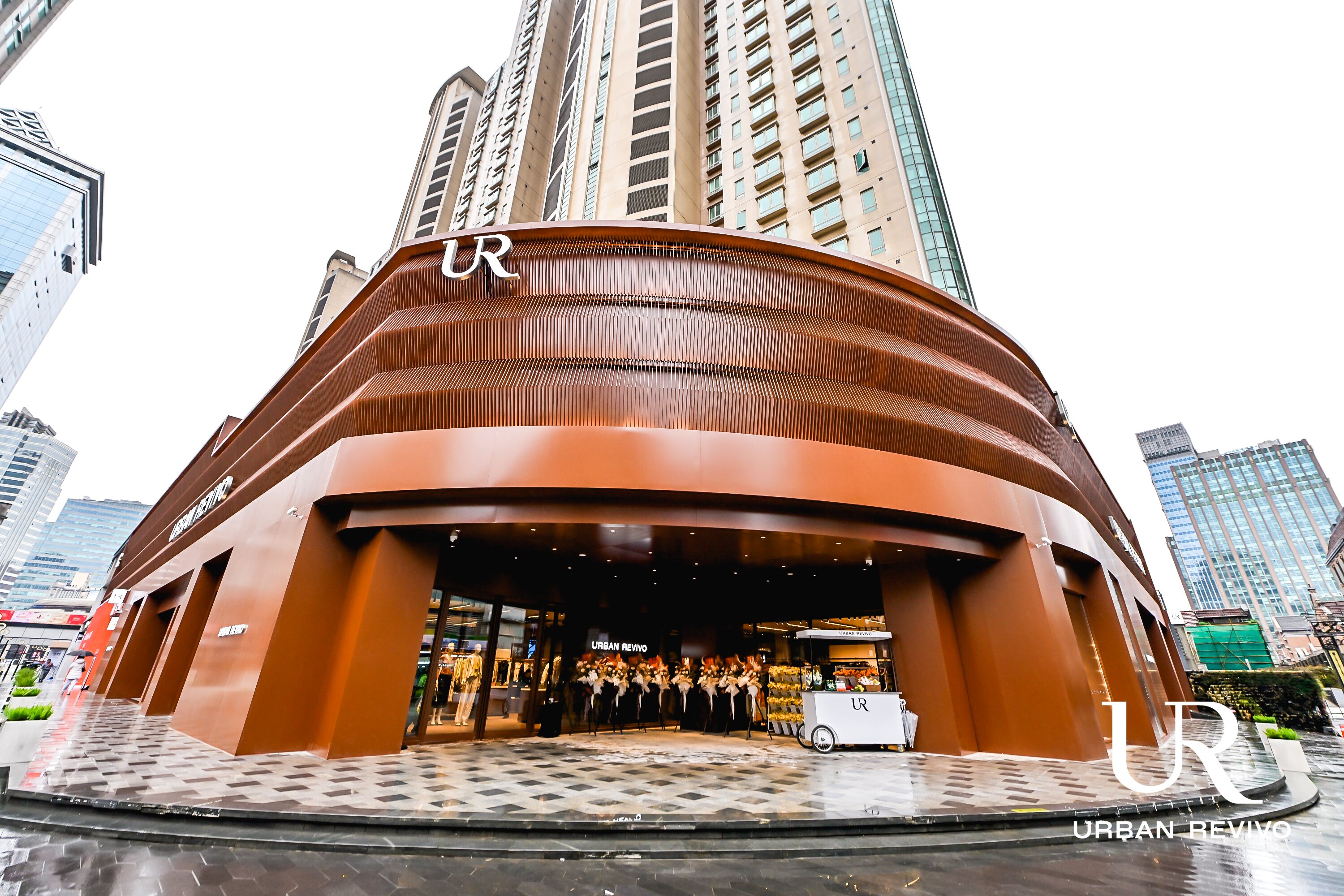 龙耀新春吴江路四季坊urbanrevivo上海首家旗舰店开业