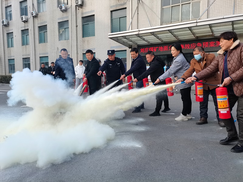 加强消防应急演练提升职工逃生能力