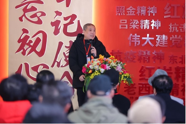 ​黄晨宇的东方十二瑞兽雕塑展:青铜艺术的新辉煌_企业家日报网_企