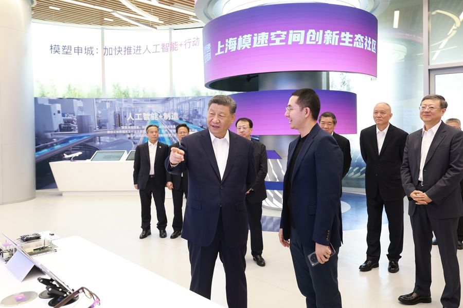 习近平在上海考察时强调 加快建成具有全球影响力的科技创新高地